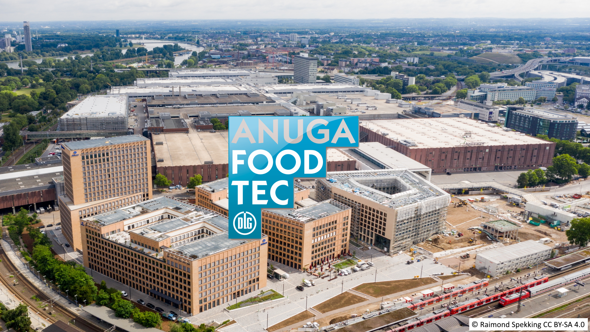 anuga foodtec MesseCity_Köln,_Messehallen_der_Koelnmesse_-_Luftaufnahme-0091 – By © Raimond Spekking CC BY-SA 4.0 anuga FoodTec